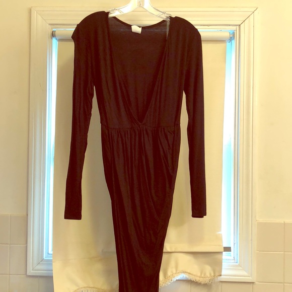 Long back deep v dress - Picture 2 of 3